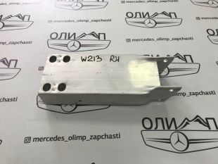 Кронштейн усилителя правый на Mercedes E class  w213 c238